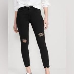 Old Navy rockstar supper skinny ankle black jeans. Size 4